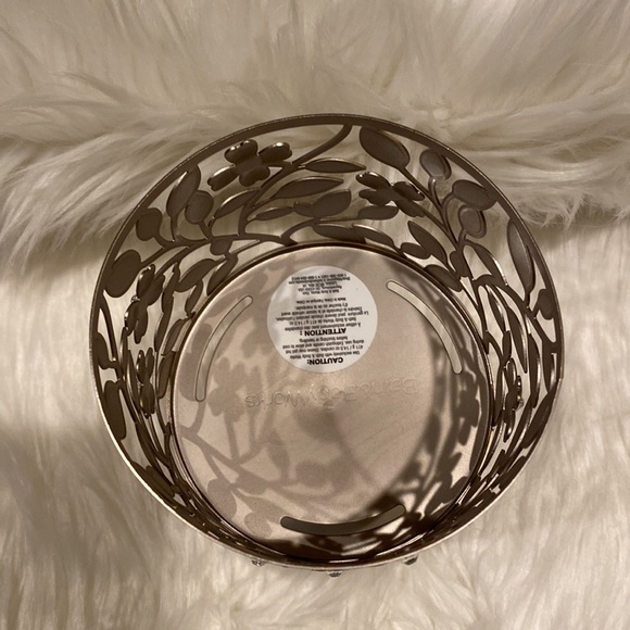 “DOGWOOD PEDESTAL” 3-Wick Candle Holder w/ sparkling look, Bath & Body Works NWT - Picture 4 of 8